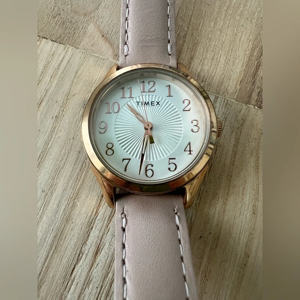 Timex ladies rose gold tone beige leather classic watch NEW BATTERY